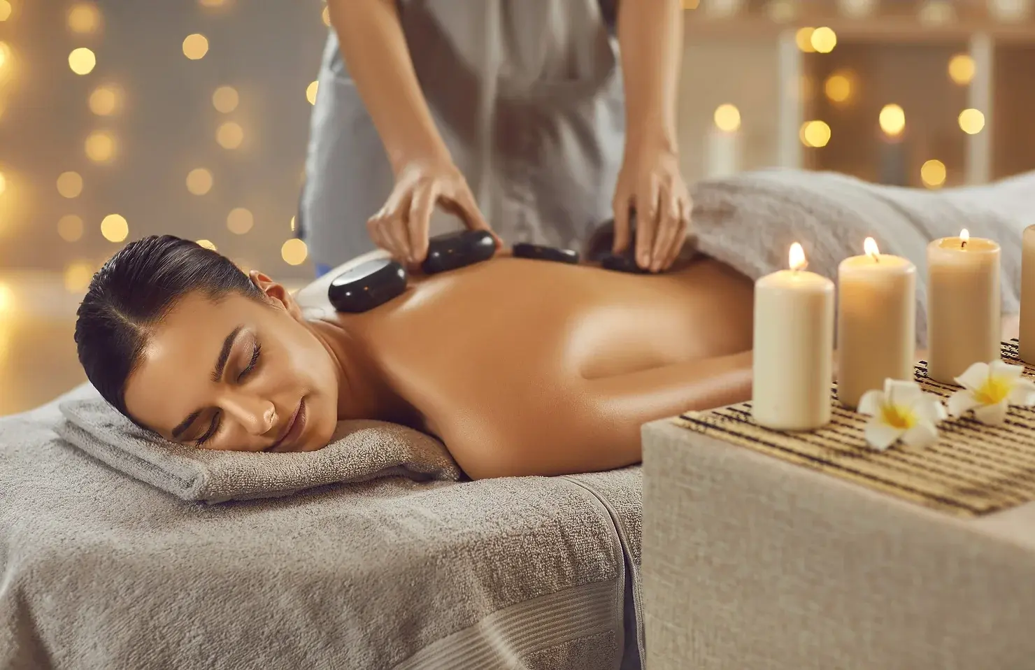 how much to tip in thailand for massage